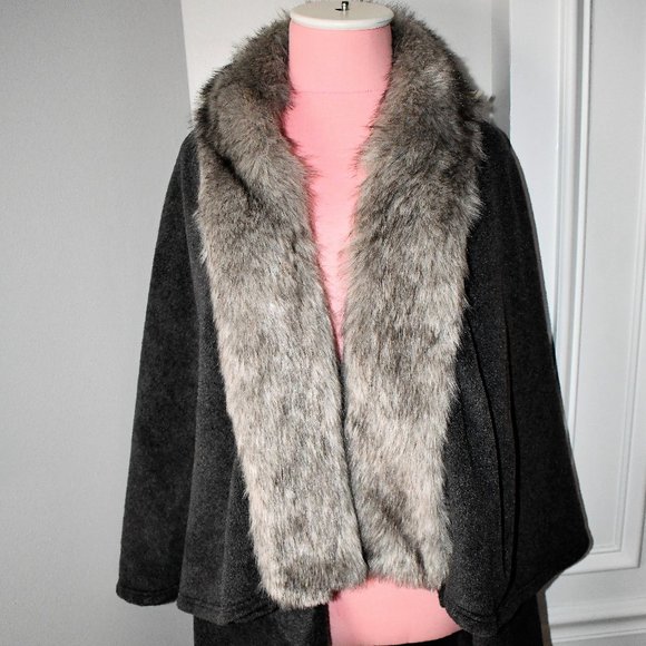 Dillard's Jackets & Coats Dillards Womens Cape With Faux Fur Collar In Grey One Size Details